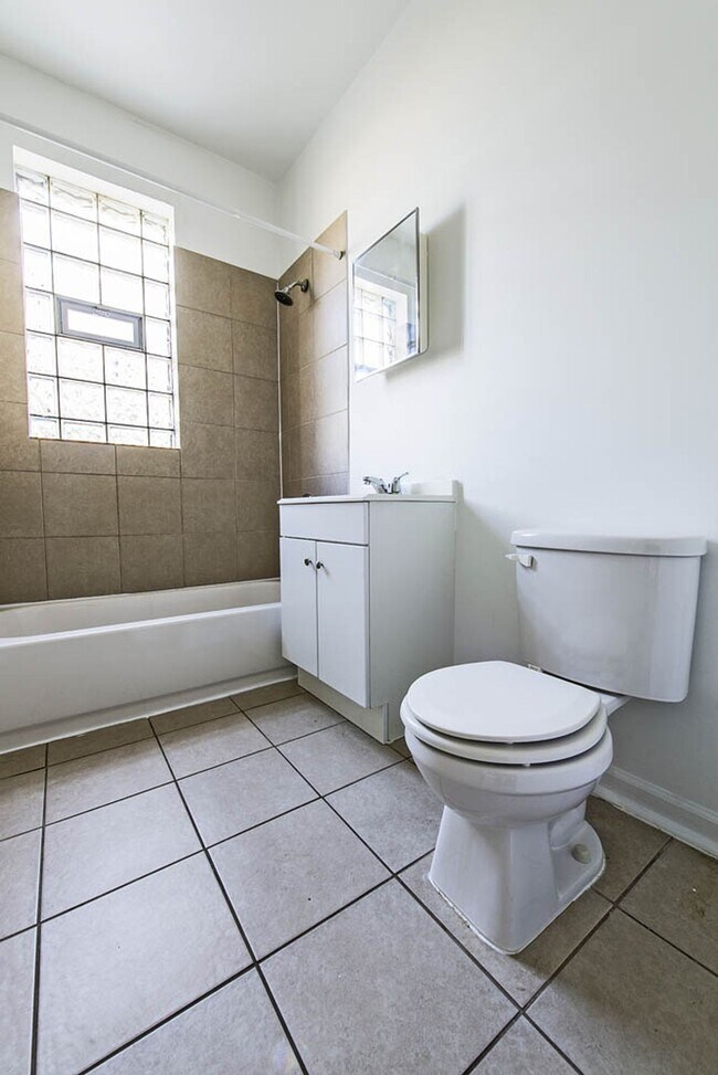 Photo - 148 N La Crosse Ave Chicago, IL 60644