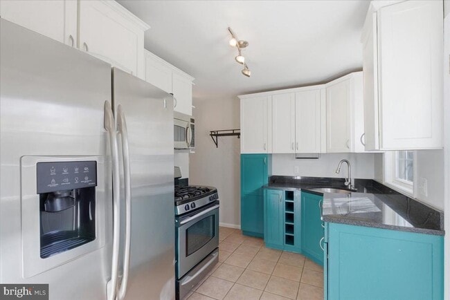 Photo - 403 S Veitch St