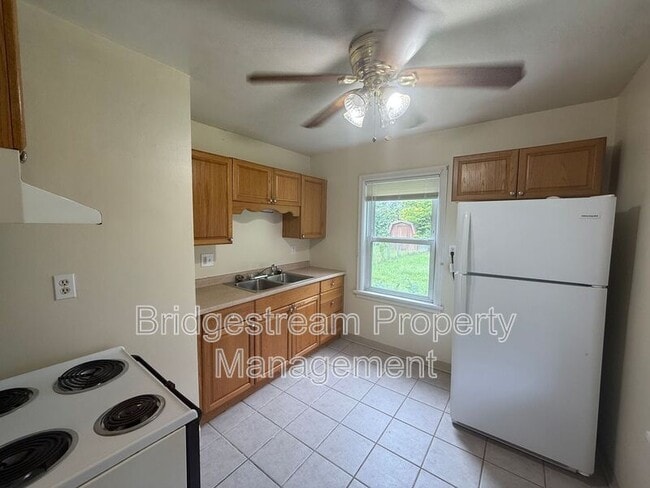 Photo - 809 Winston Dr