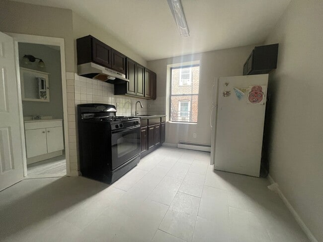 Unit 4 - 110 Warner Ave Apartments Unit 4