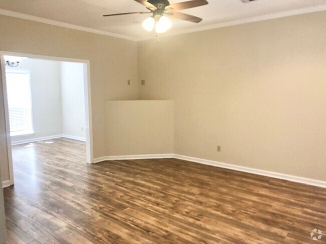 Building Photo - 3 Bedroom, 2.5 Bath Townhome