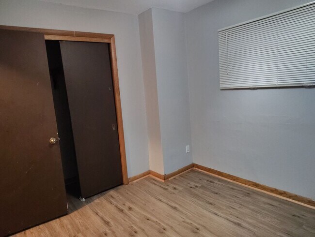 Photo - 2425-27 W Greenfield Ave Unit 2425