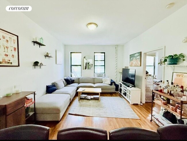 Building Photo - 242 E 50th St Rental