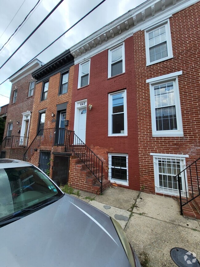 Building Photo - 2 Bed 1 Bath with a Bonus Room in Basement Rental