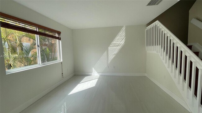 Photo - 6205 SW Kendale Lakes Cir Unit 288