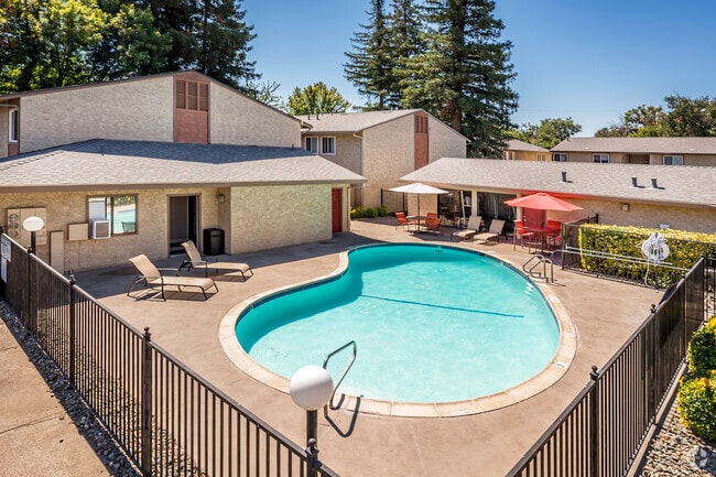 Pool - Acacia Apartments