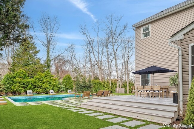 Photo - 4056 Noyack Rd