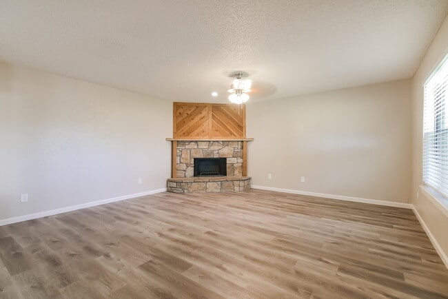 Photo - 933 Lemontree Dr