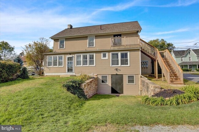 Photo - 3208 Main St