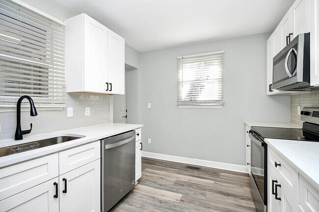 Photo - 2921 Ravencroft Dr