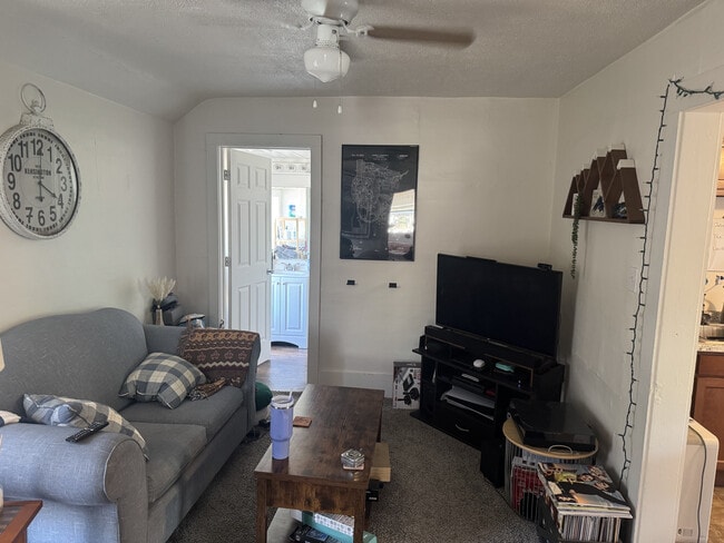 Building Photo - 837 8th St Unit Apartment D
