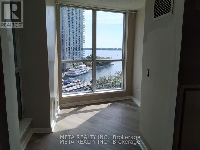 Photo - 208 Queens Quay W Unité 803