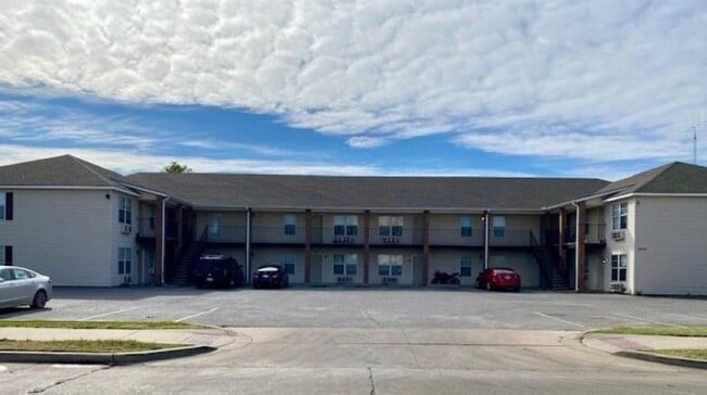 Building Photo - 2416 SW G Ave Unit 106 Rental