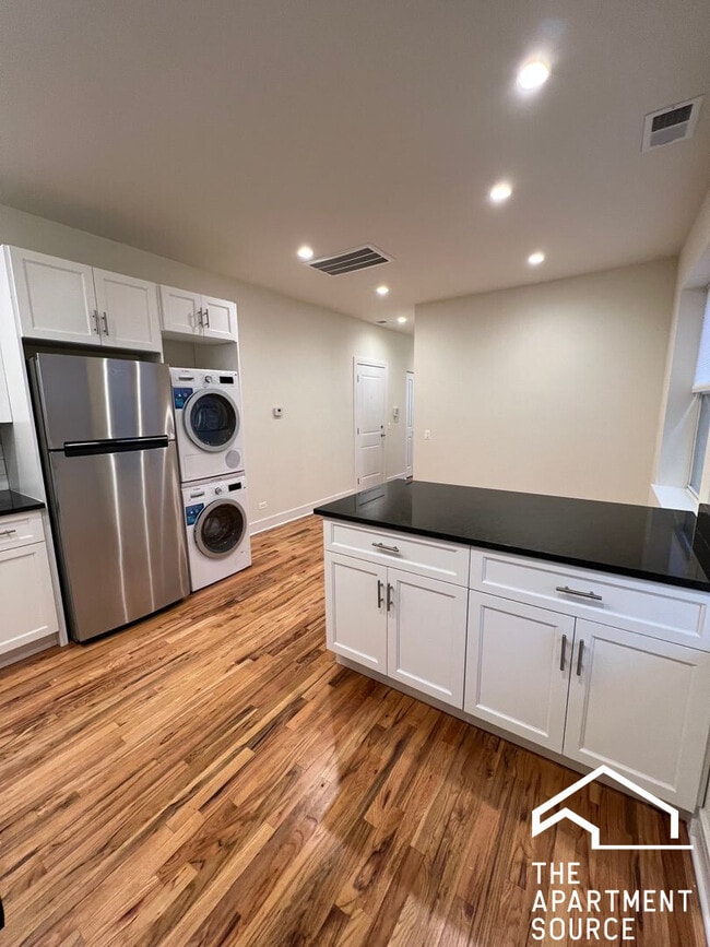 Photo - 3230 N Clark St Unit 3F