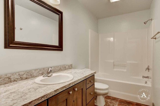 Photo - 2058 Gold Ave