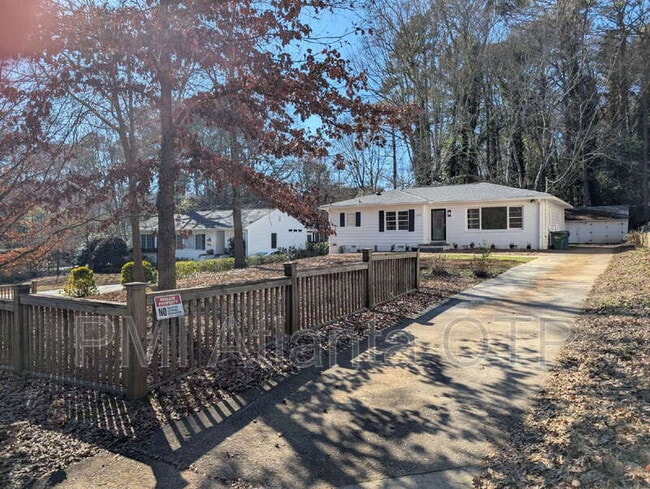 Photo - 1952 Wellbourne Dr NE