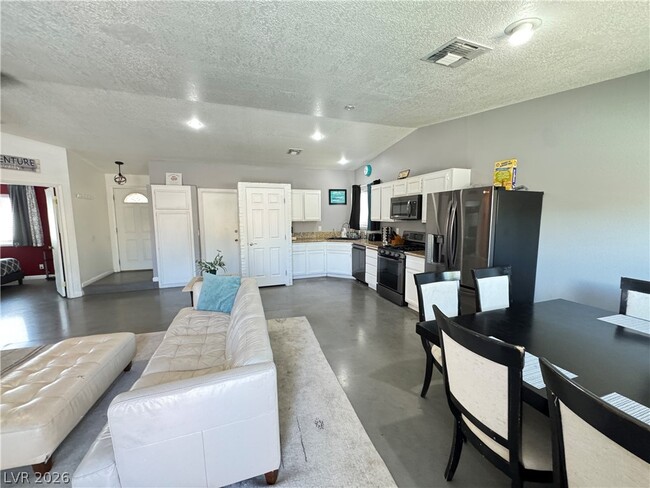 Photo - 7267 Sixshooter Dr