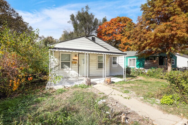 3532 Caroline Ave