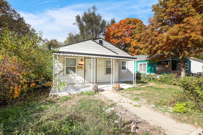 Photo - 3532 Caroline Ave