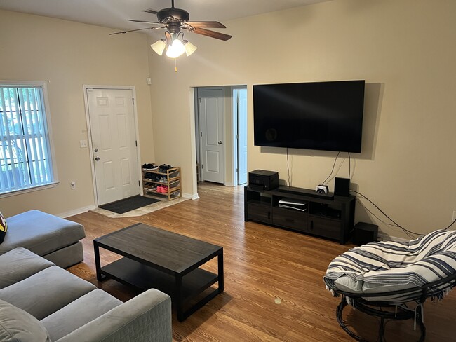 Photo - 1207 Chimera Ln