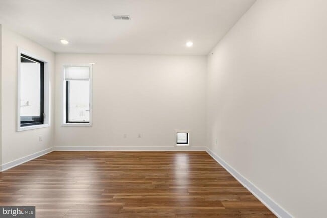 Photo - 2411 Kensington Ave Unit 405