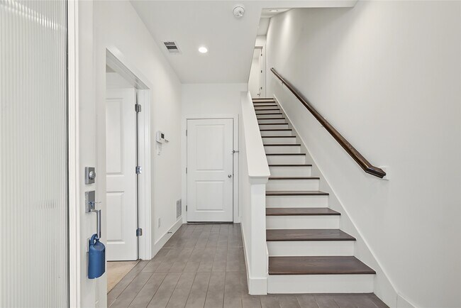 Photo - 2208 McGowen St