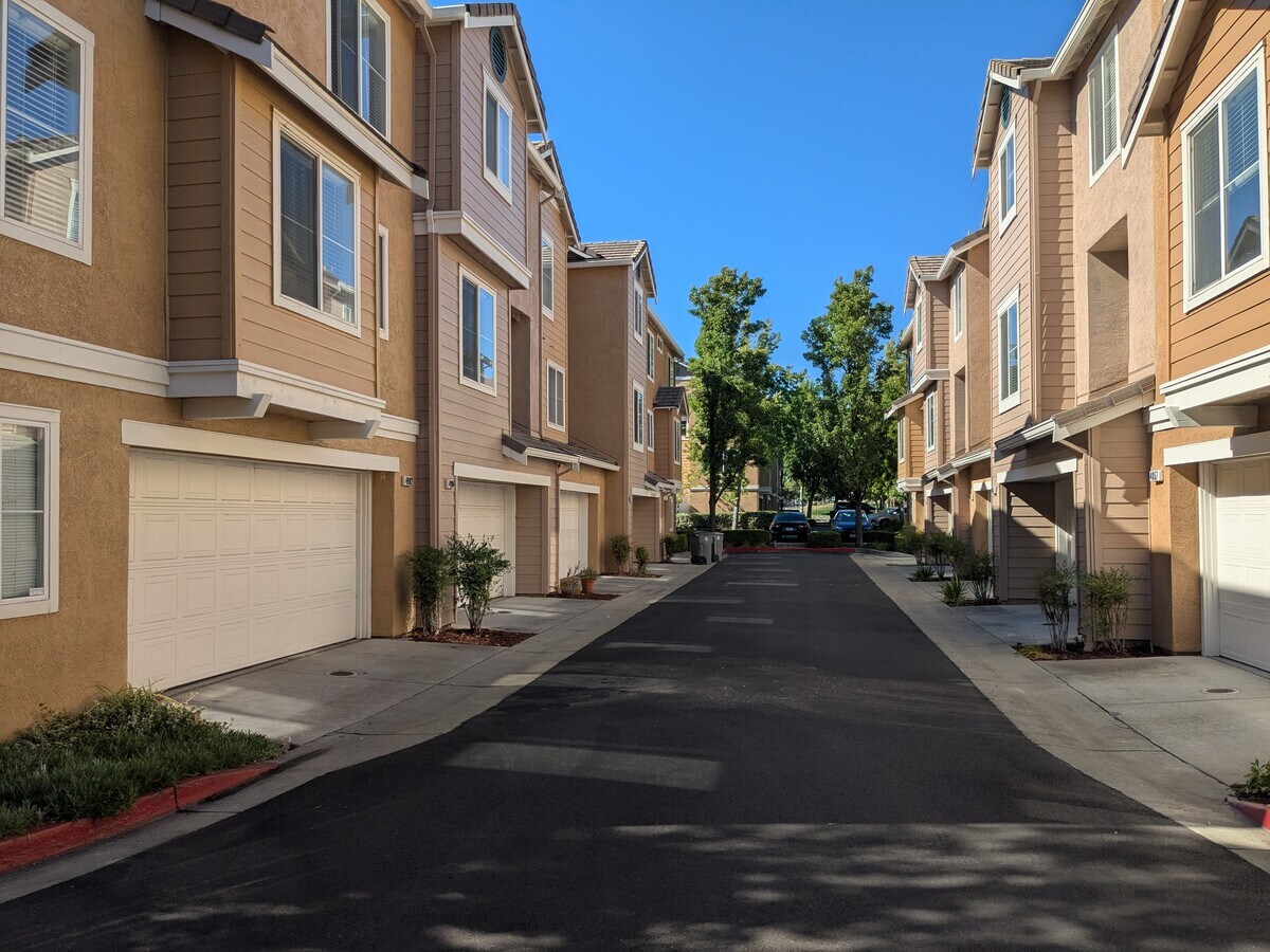 Photo - 4902 Hibernia Dr Townhome