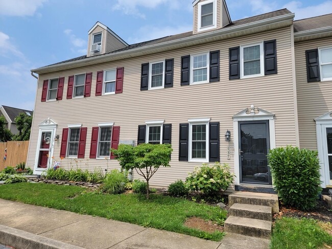 Photo - 137 Village Ct