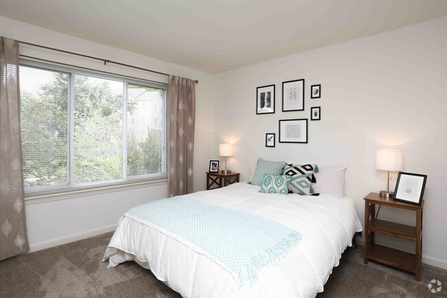 2BR, 2BA - 1,075 SF