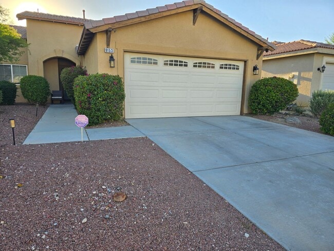 Building Photo - 3 Bedroom 2 Bath located in Mountain View DHS