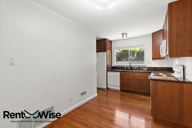 Photo - 569 Addison Ave Unidad #3