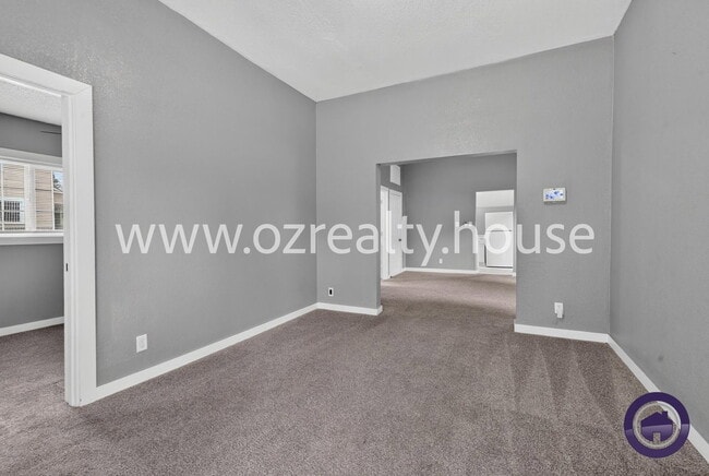 Photo - 565 Viking St