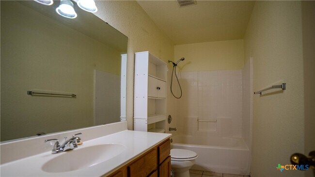 Building Photo - 1103 Circle M Dr Unit D