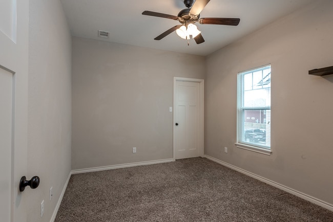 Photo - 400 Poplar St