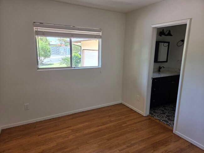 Photo - 4734 Laurelgrove Ave
