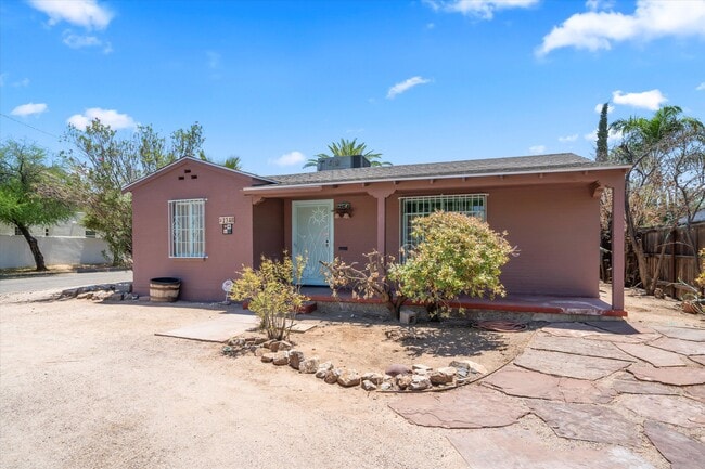 Building Photo - 2348 E Drachman St Rental