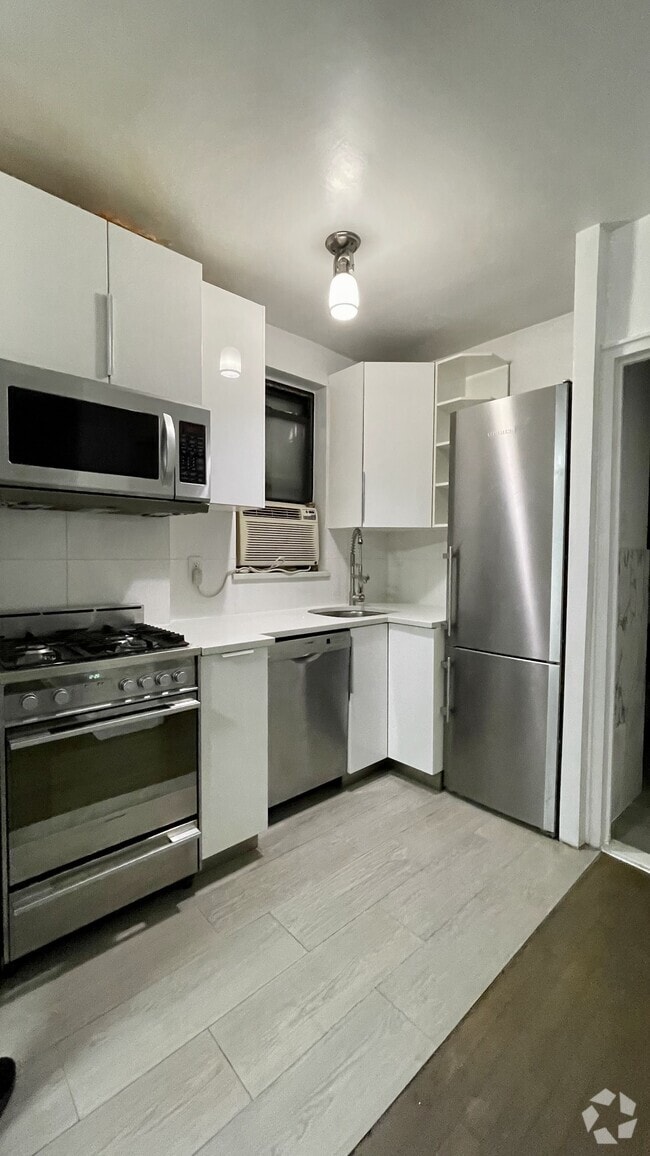 Building Photo - 208 E 28th St Unit 2L Rental