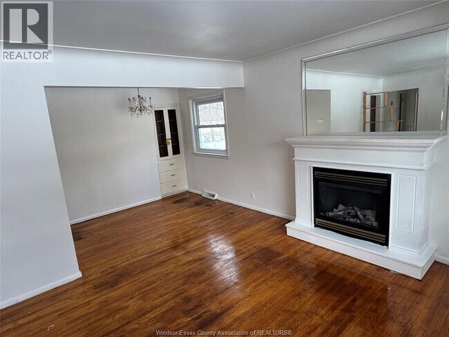 Photo - 3039 Bruce Ave