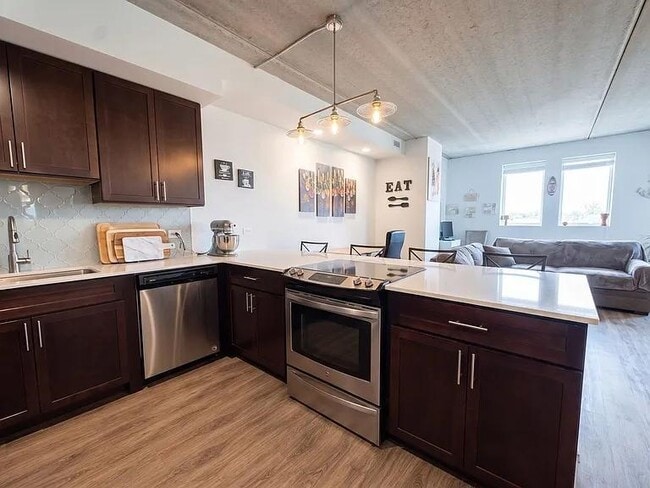 Photo - 1323 W Morse Ave Unit 709