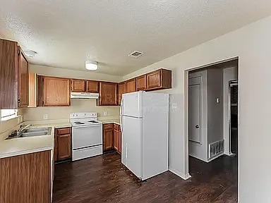 Photo - Room in Apartment on Shadydell Dr