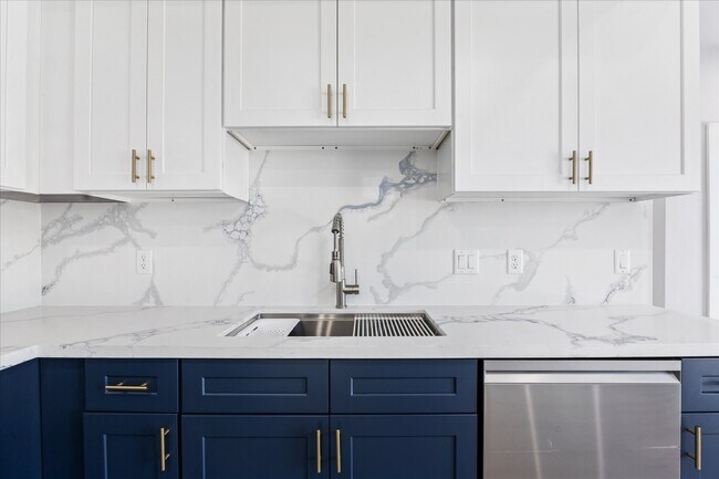 Building Photo - 4310 Canal St