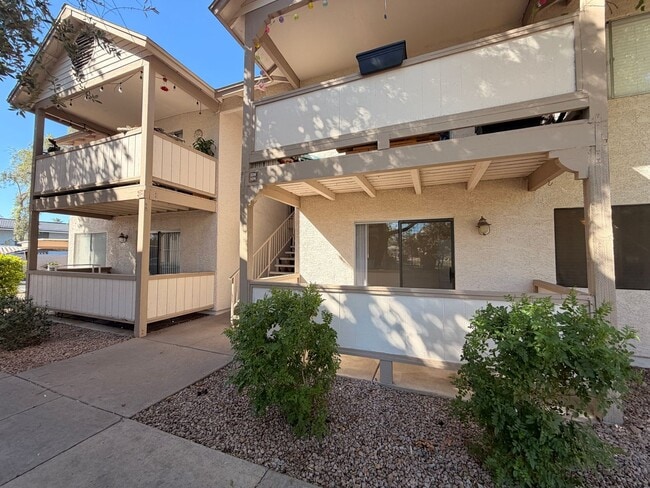 Building Photo - Spacious 2Bdm 2Ba Central Tempe Condo with New Floors! Unit 129