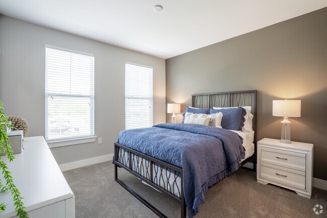 2 BD, 2 BA Townhouse