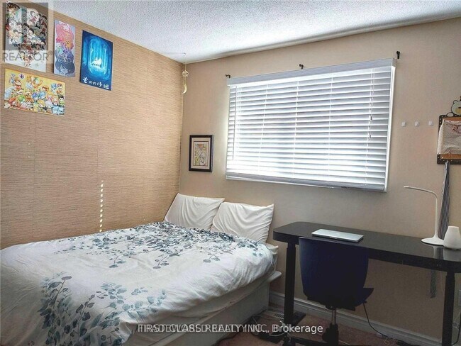 Photo - 880 Leslie Valley Dr