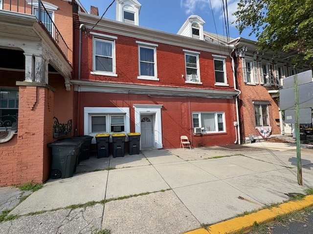 Building Photo - 157 W High St Rental