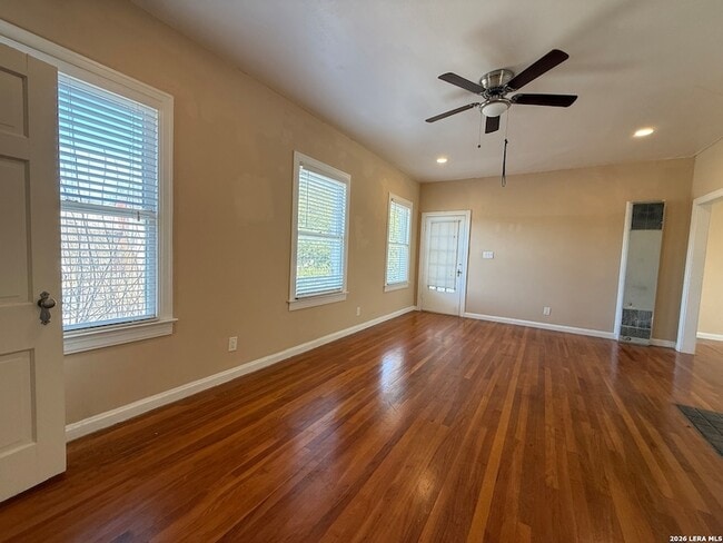 Photo - 530 W Gramercy Pl