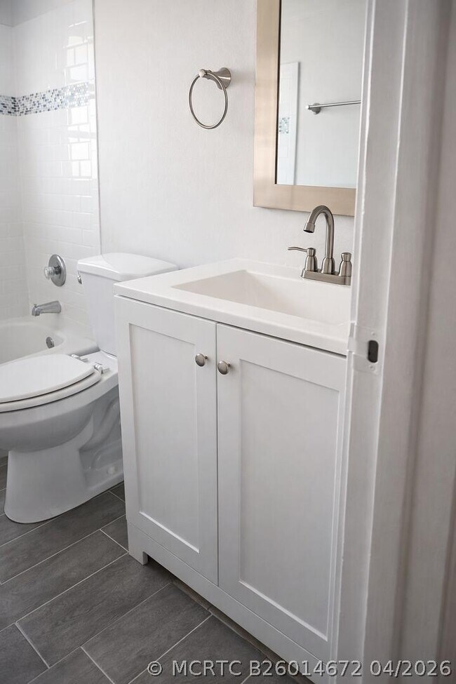 541 NE 48th St Unit 205