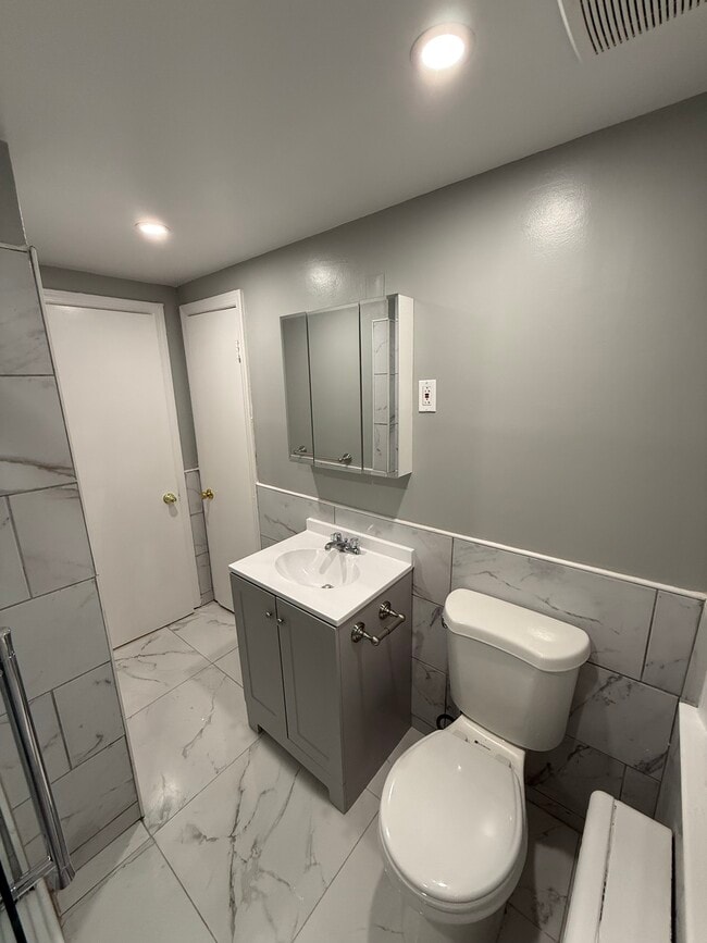 Photo - 214 Columbia St Unit 2nd Floor