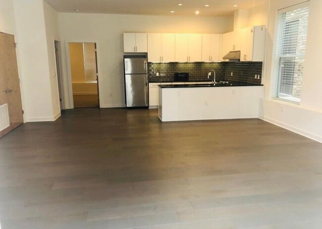 Photo - 319 N 24th St