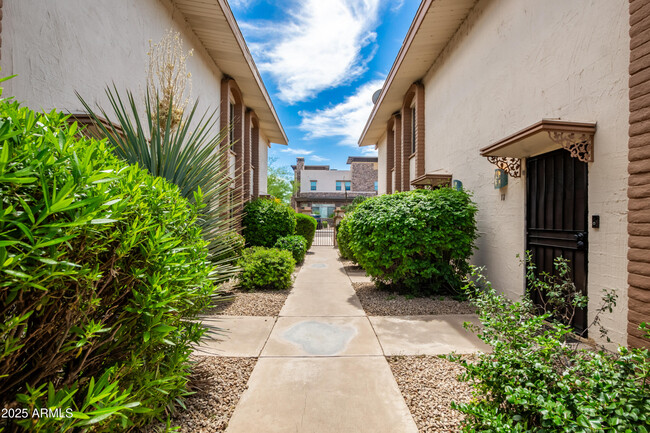 Photo - 4848 N Woodmere Fairway Townhome